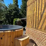 Casa de Férias Du Bel Angerville Bain Nordique Pont L'evêque Saint-André-dʼHébertot